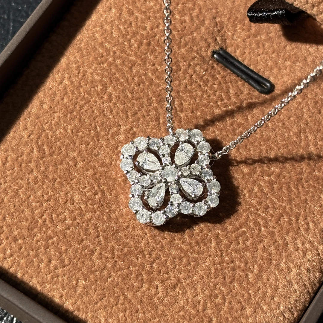 【千盟珠宝】  2克拉重金大号水滴四叶草.  ZSXL0195