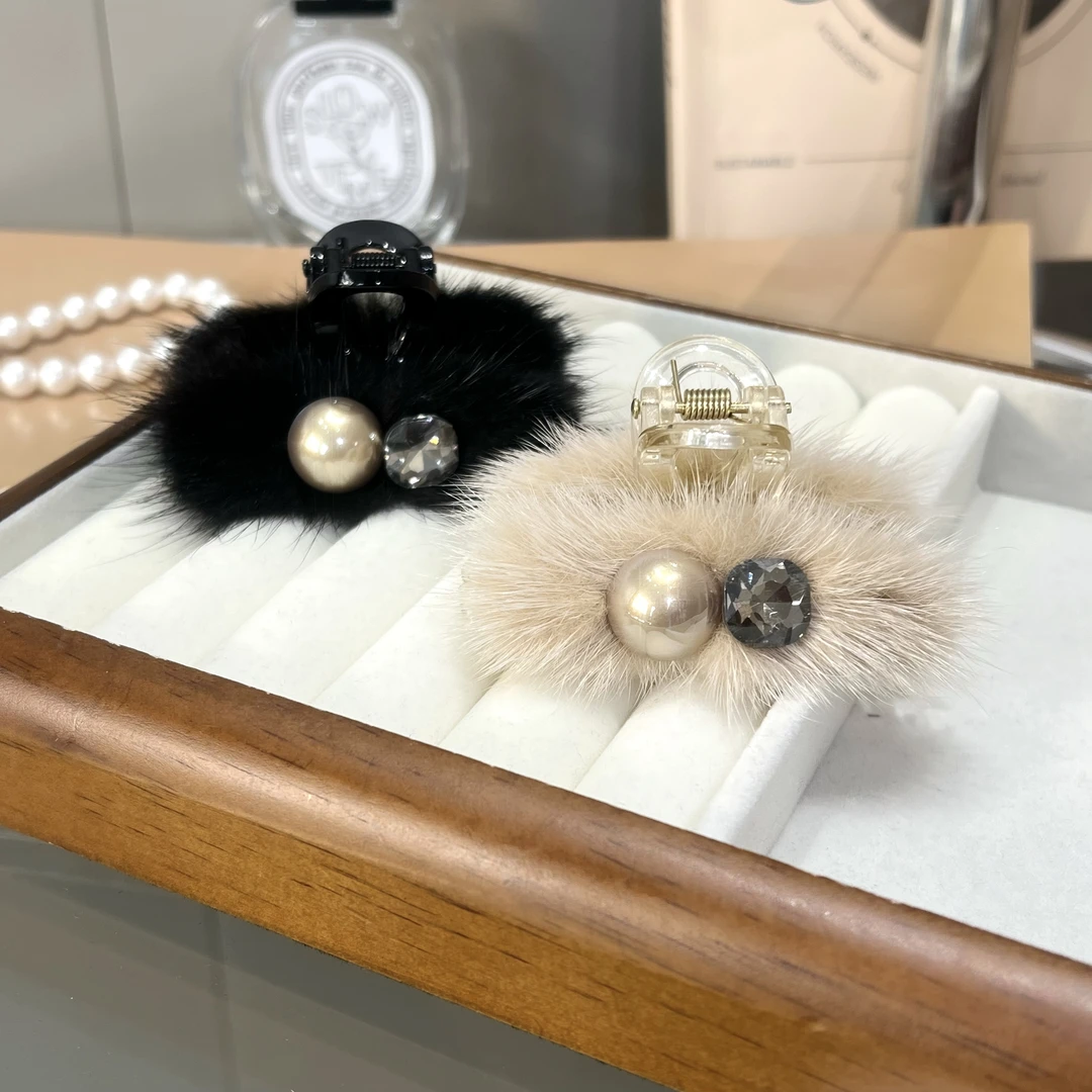 韩版轻奢毛毛中号抓夹女后脑勺半扎发发夹鲨鱼夹发卡秋冬头饰