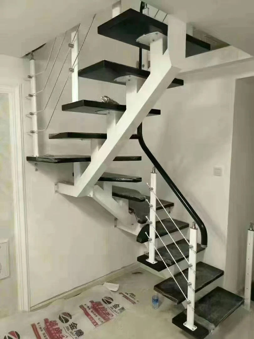 钢木楼梯  搭配简单的PVC扶手