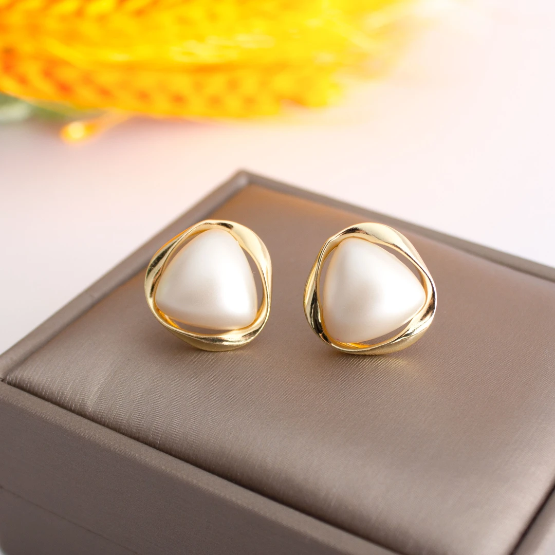 铜合金耳饰 几何三角珠珠耳钉女新款气质耳环高级感轻奢复古N1388