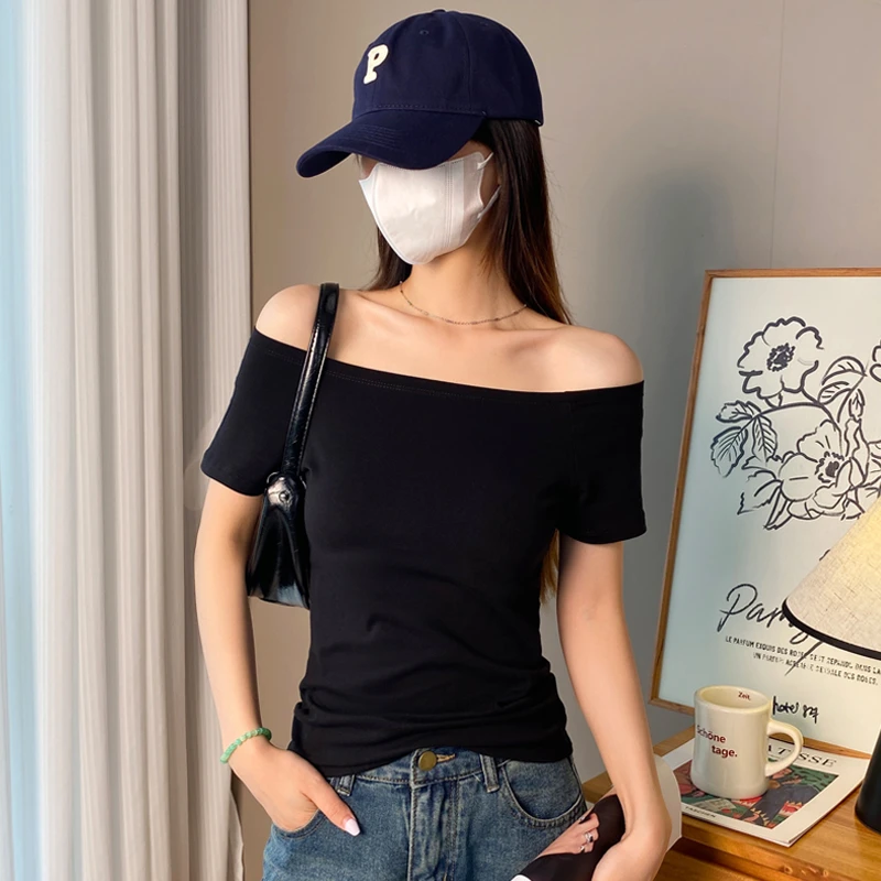 黑色一字肩短袖t恤女夏季修身设计感露锁骨一字领露肩打底上衣潮