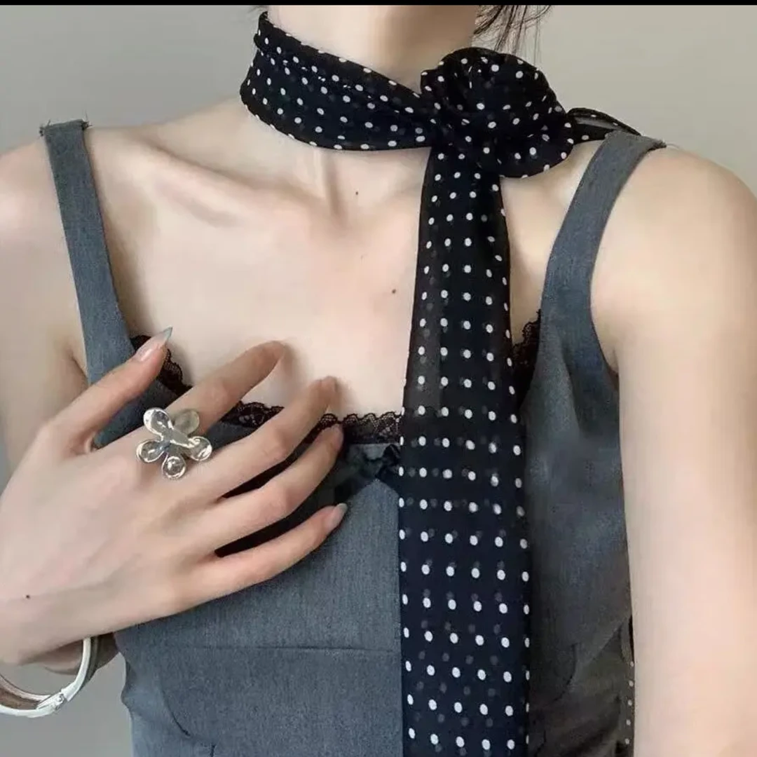 波点小方巾小丝巾玫瑰领花装饰文艺风洋气时尚新款in风纯欲氛围感