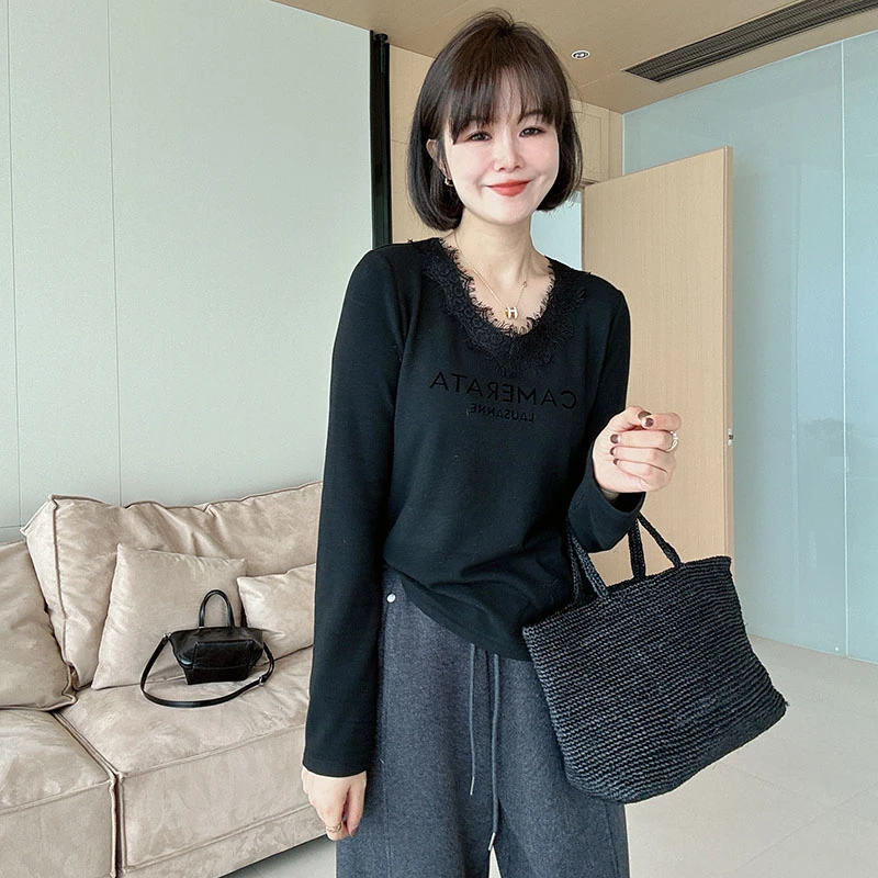 秋冬蕾丝拼接V领洋气字母长袖T恤内搭打底衫
