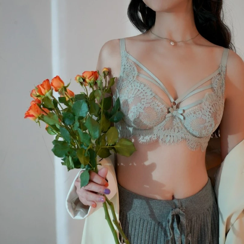 yina/一娜一秒入夏女士超薄款聚拢蕾丝性感内衣无痕上托舒适文胸