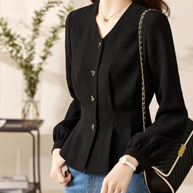 春秋季打底新款衬衫女百搭长袖V领桃心扣收腰时尚气质上衣