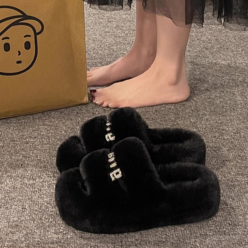 小众水钻字母毛毛拖鞋女外穿2025春秋冬新款韩版百搭厚底一字棉拖