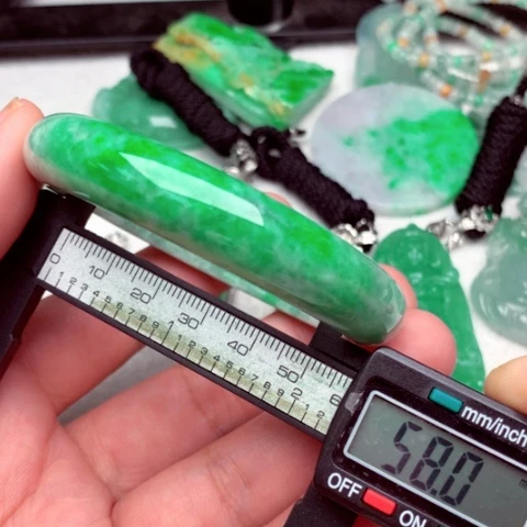 翡翠手镯未镶嵌手镯