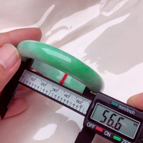 翡翠手镯未镶嵌手l