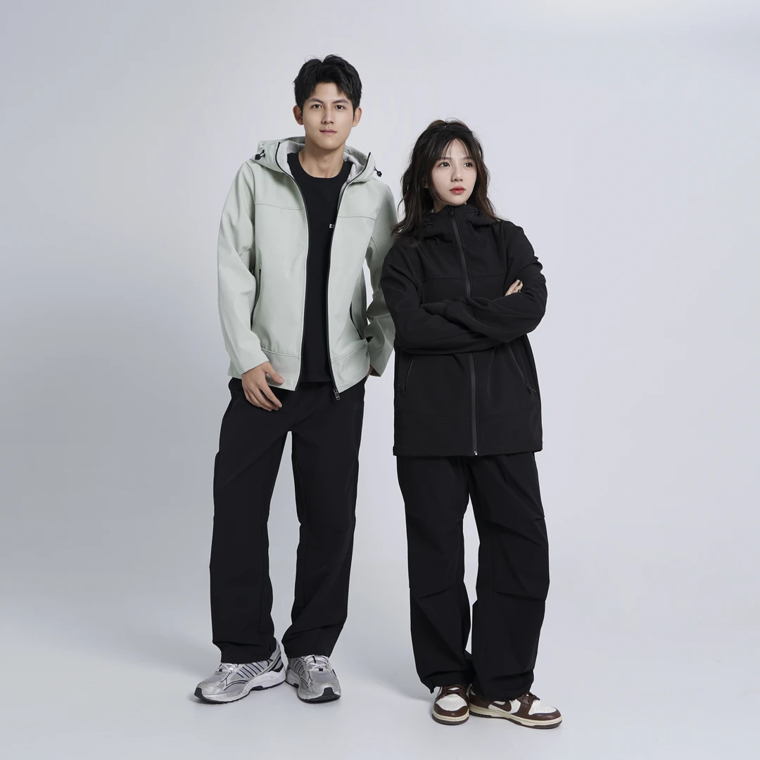 换季清仓 压胶、防风、防水、耐脏耐磨冲锋衣