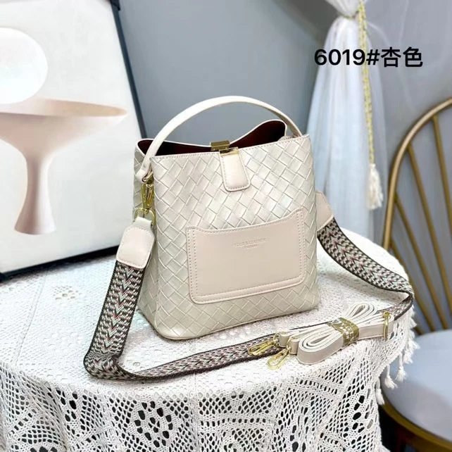 YGLS真皮休闲时尚斜挎单肩女士水桶真皮包气质送皮带百搭夏季小众