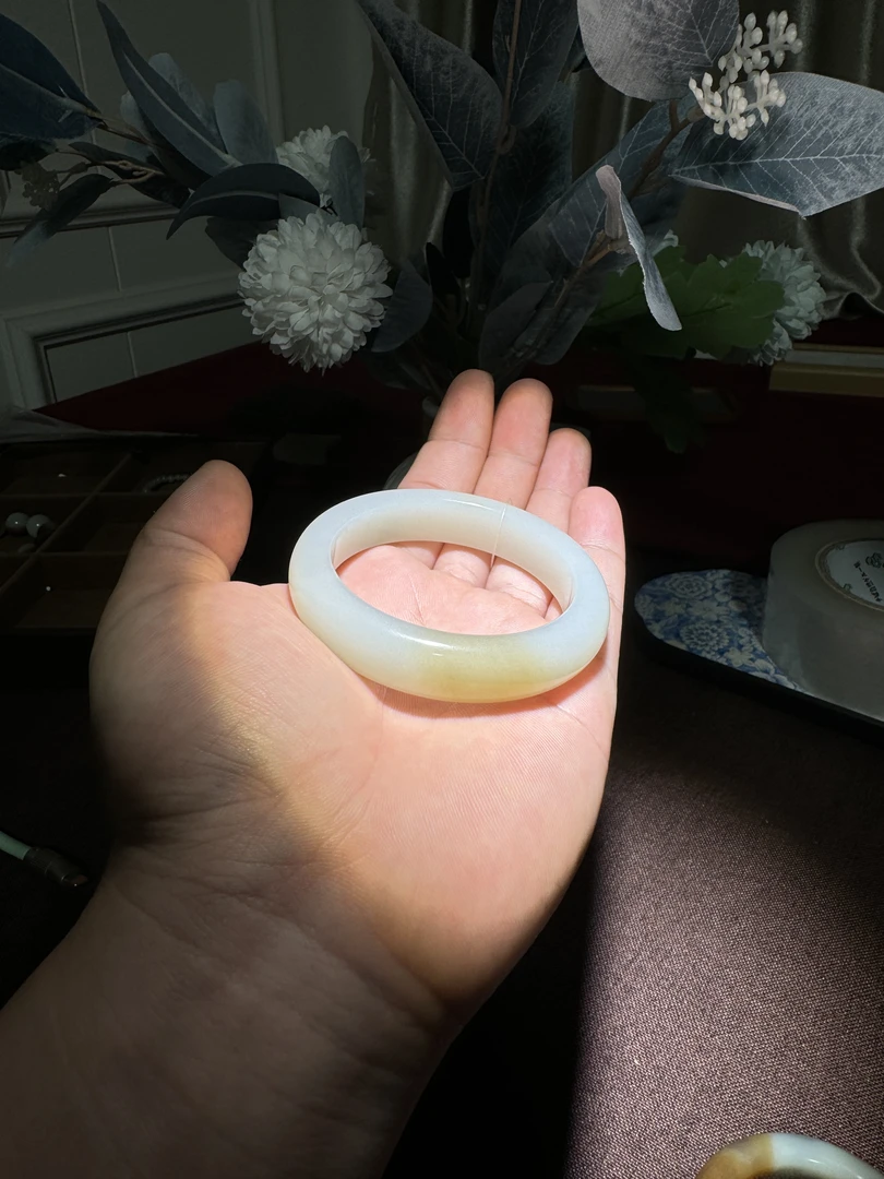 新疆和田玉且末金山矿糖白手镯