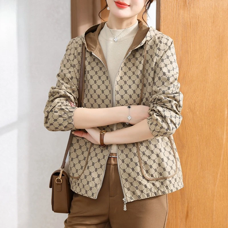 妈妈秋装2024新款连帽风衣外套中老年女装春秋薄款上衣洋气夹克衫