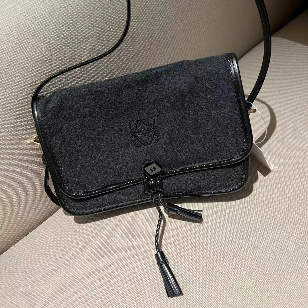 95新 LOEWE/罗意威 包展 拼色流苏单肩包