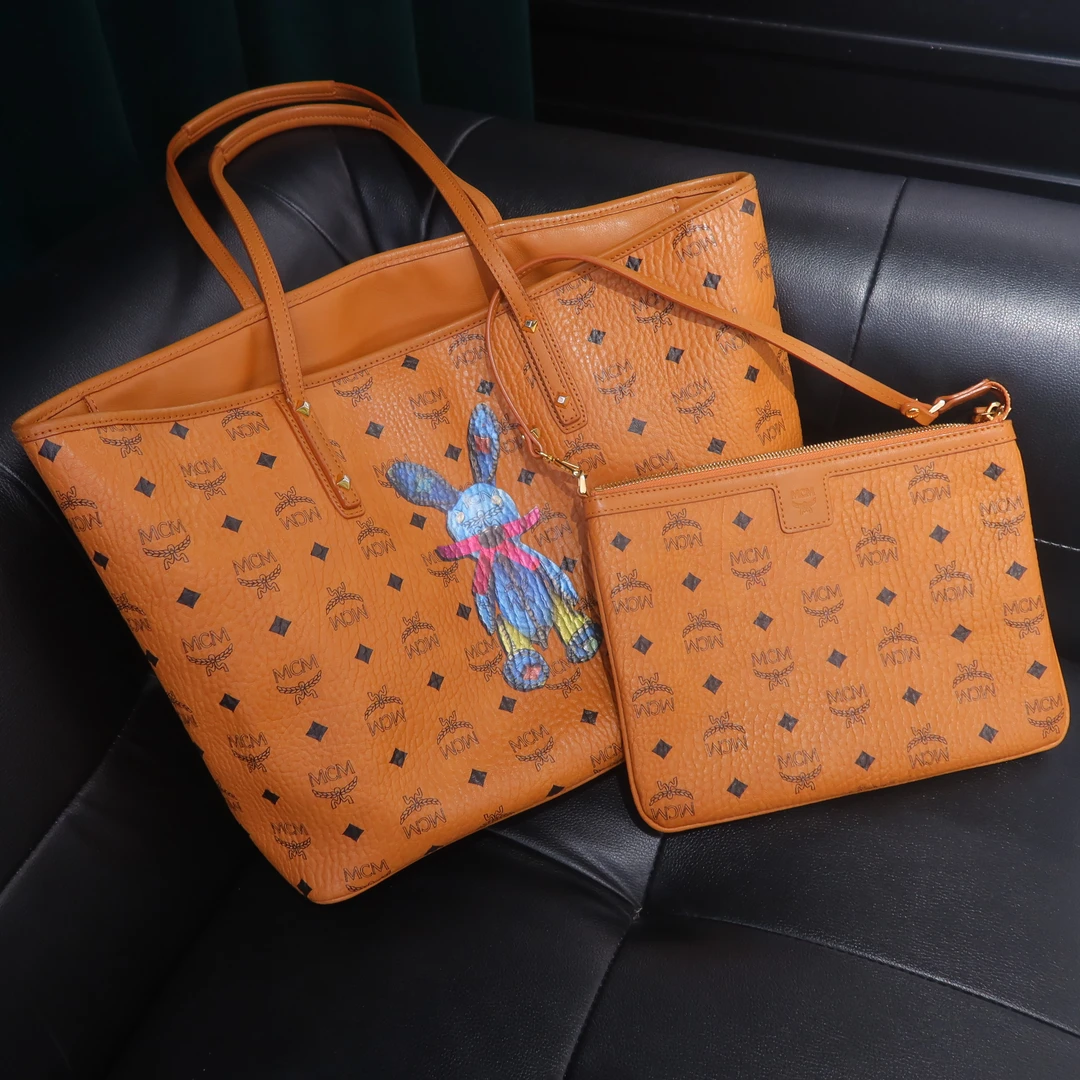 95新 MCM 干邑色小兔子托特包