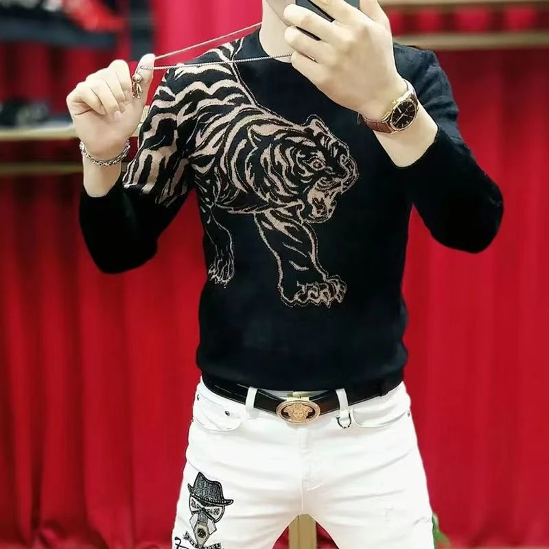 男士毛衣秋冬新款套头针织衫天鹅绒过肩虎提花烫钻百搭修身打底衫