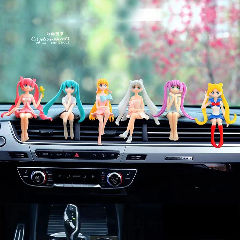 车载摆件卡通动漫坐姿女孩创意汽车显示屏装饰中控台车内饰品屏幕