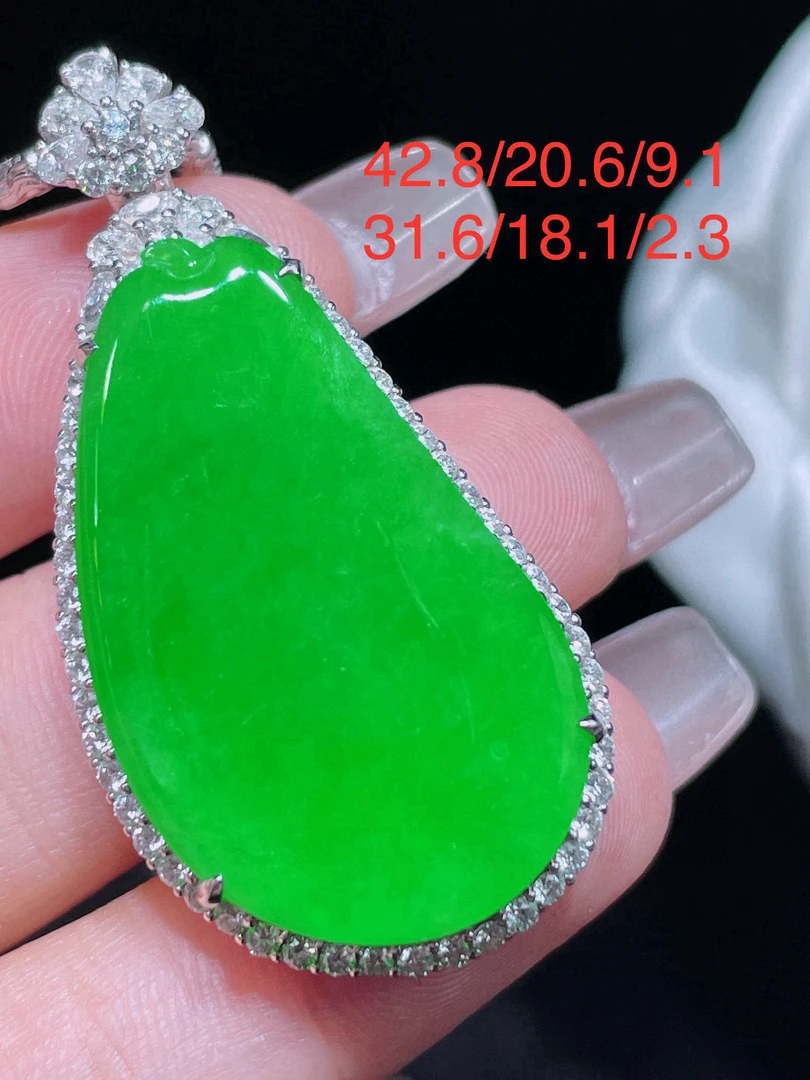 满绿福瓜吊坠镶嵌