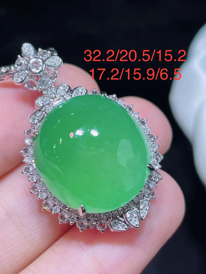满绿蛋面吊坠镶嵌