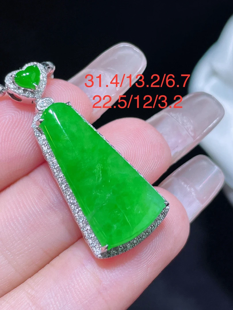 满绿无事牌吊坠镶嵌