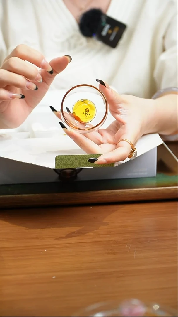 【闪购商品】.高圆单杯琥珀