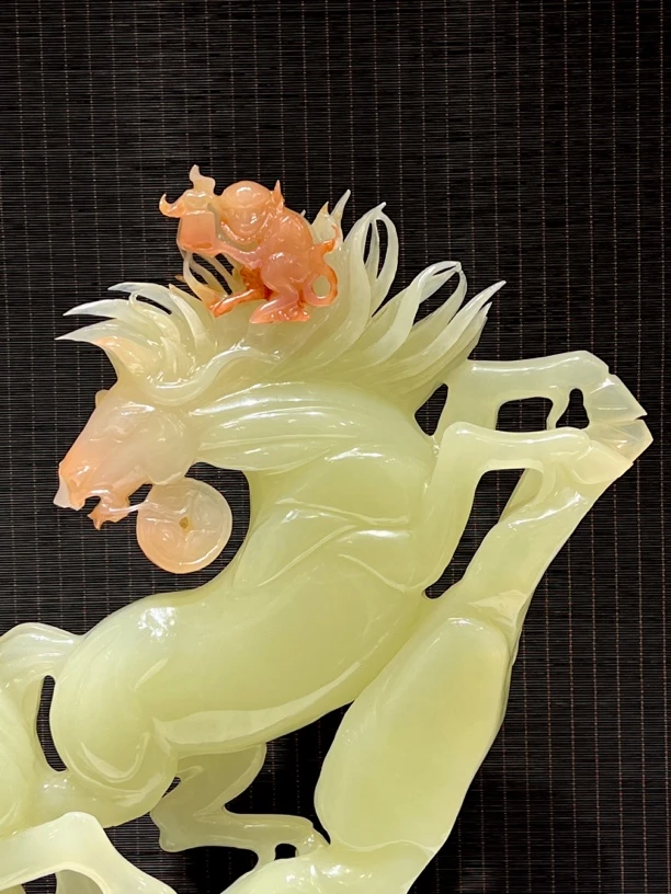 阿富汗红花青玉玉石《马上封侯》创意家居，乔迁，公司开业送礼摆件