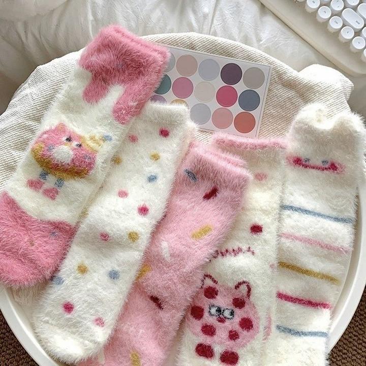 可爱卡通仿水貂绒毛毛袜加厚保暖地板袜冬季防寒睡眠袜中筒毛绒袜