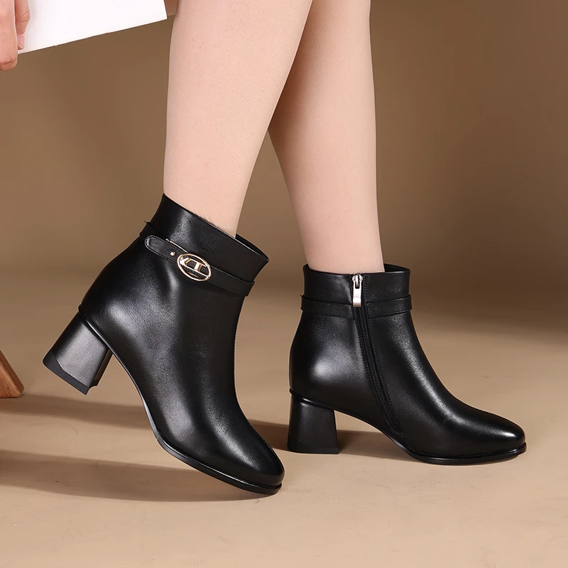 真皮短靴女2025秋冬款粗跟中筒裸靴高跟百搭气质软皮时尚靴子棉靴