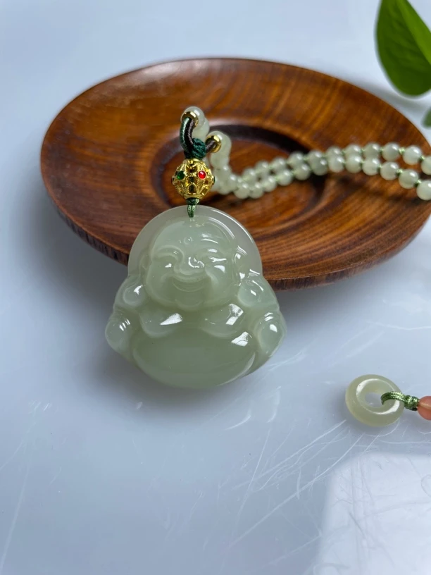 天然和田玉佛公高品质大肚佛吊坠弥勒佛多样性发其一