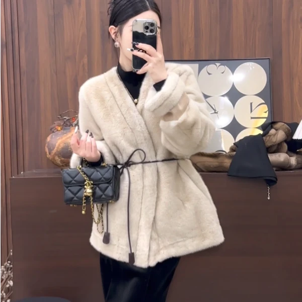 璐璐力推--法式高级感超好看小香风人造皮毛一体外套冬季大衣