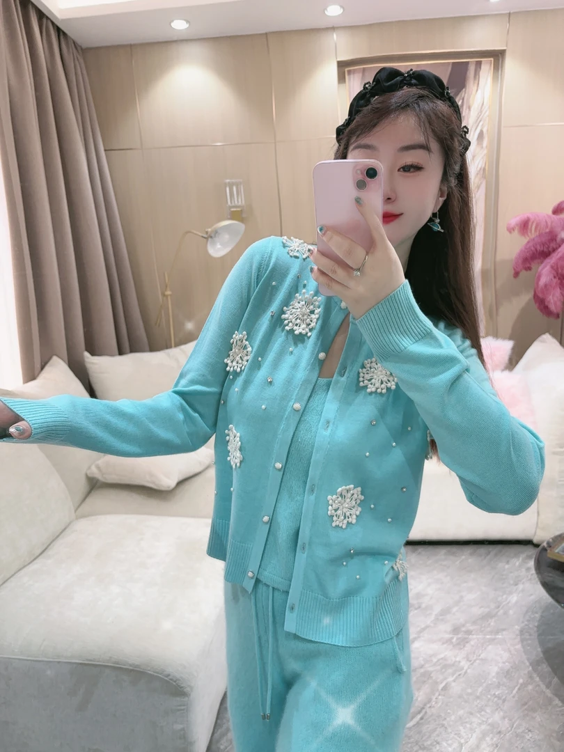 DC【海岛时光】秋冬休闲钉钻钉珠花朵网红气质时尚显瘦针织开衫