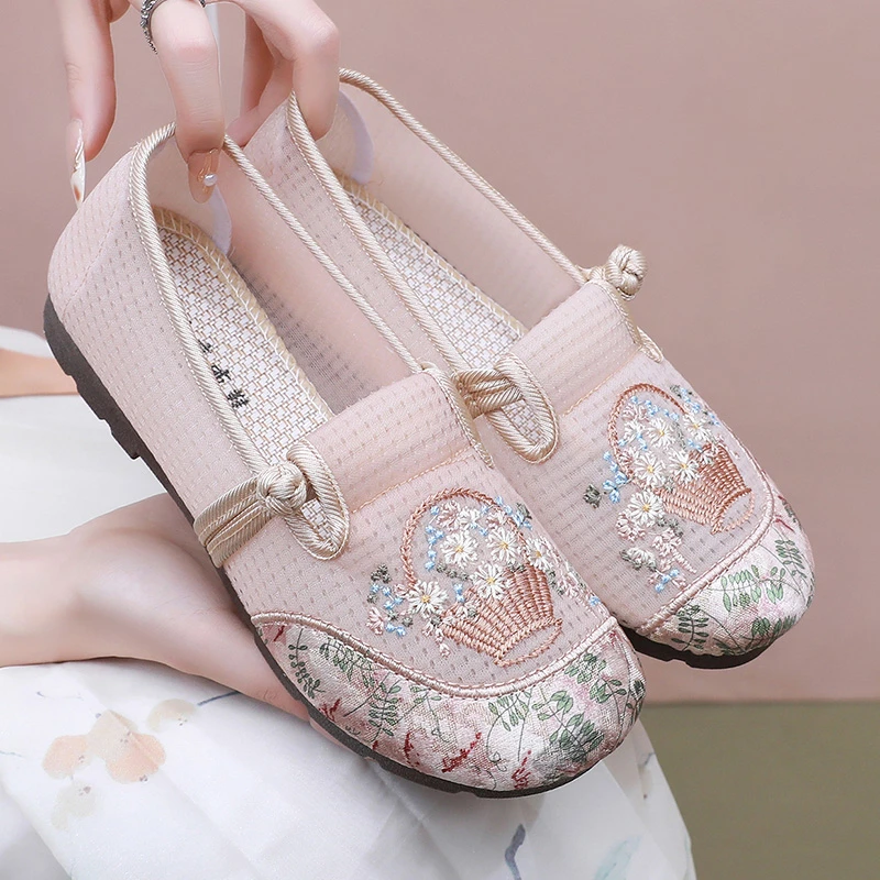 老北京布鞋女夏季新款中国风妈妈鞋民族风绣花鞋防滑透气古风网鞋