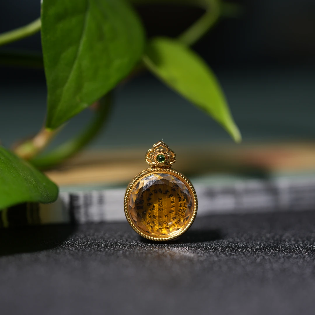 【晟伊珠宝】D12336水晶百字明18k金吊坠(多样性发一个)