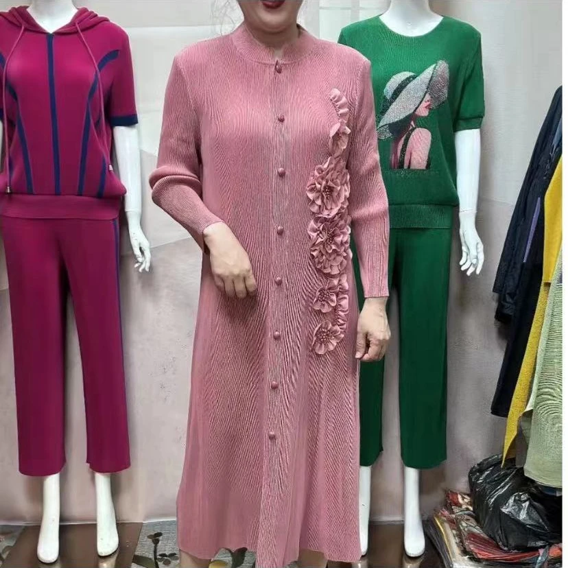 褶皱宽松大码显瘦盘花连衣裙