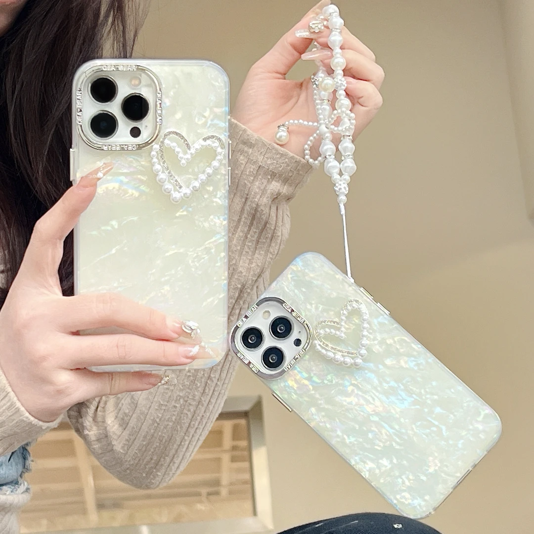 【适用苹果/华为】iPhone15/P60 贝壳纹立体爱心珍珠手链防摔手机壳