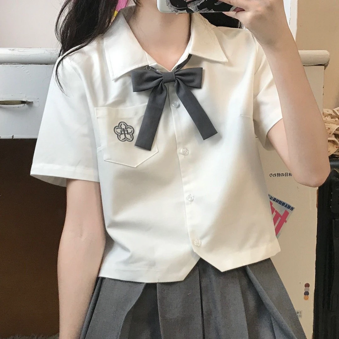 【小桃中】刺绣短袖衬衫夏季jk制服奶白上衣女宽松日系短款女学生