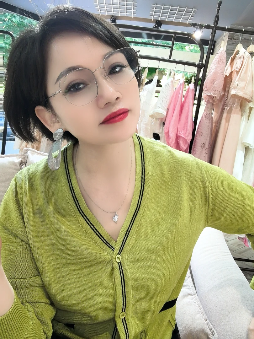 外概念服饰（严选）秋冬时尚新款拉链显瘦短款毛衣