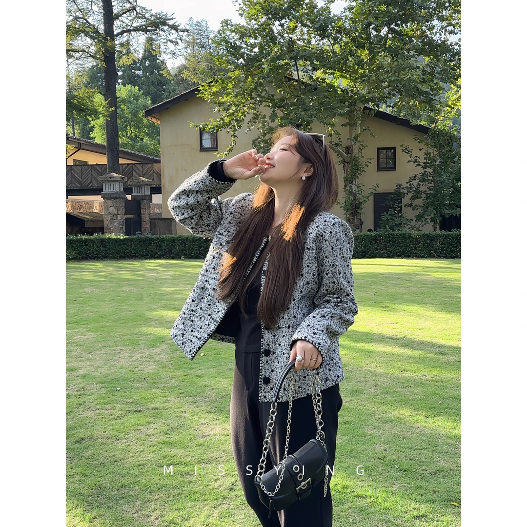 应小姐【芭比甜心】微胖大码显瘦洋气设计感气质秋冬短款小香风外套