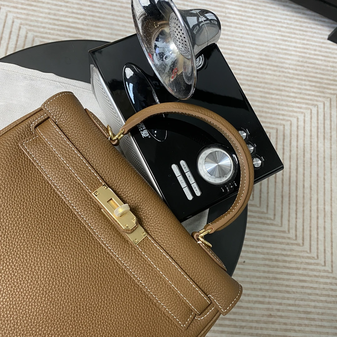 依一品 荔枝纹锁扣真皮女包2027