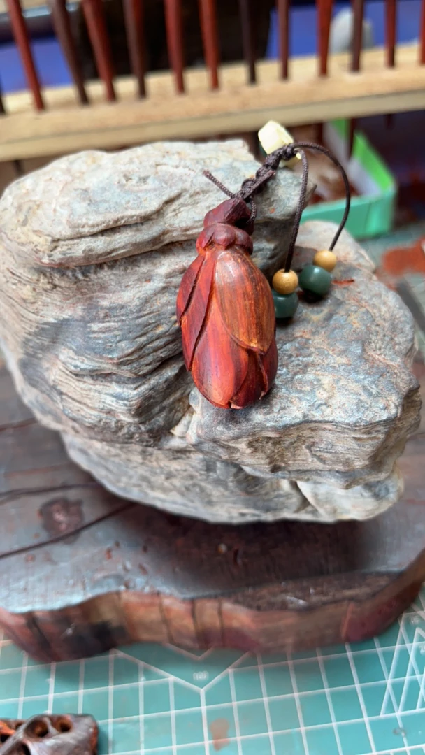 印度小叶紫檀兰花手机吊坠