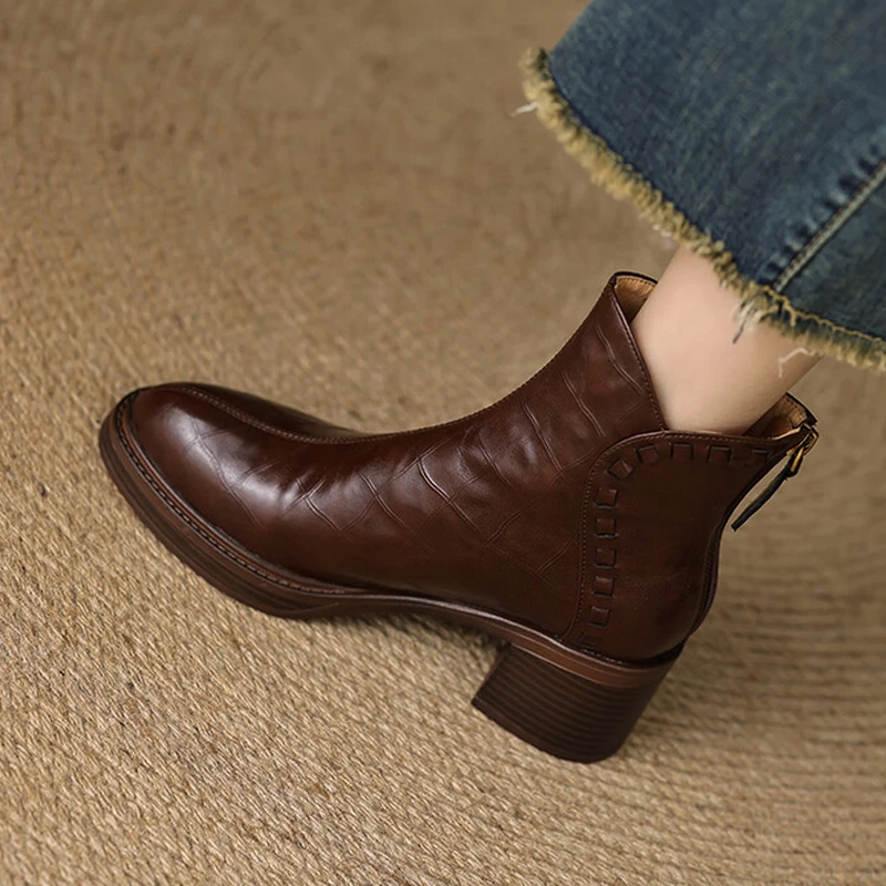 牛皮6cm轻奢尖头气质高跟鞋子英伦复古马丁靴女粗跟后拉链短靴子