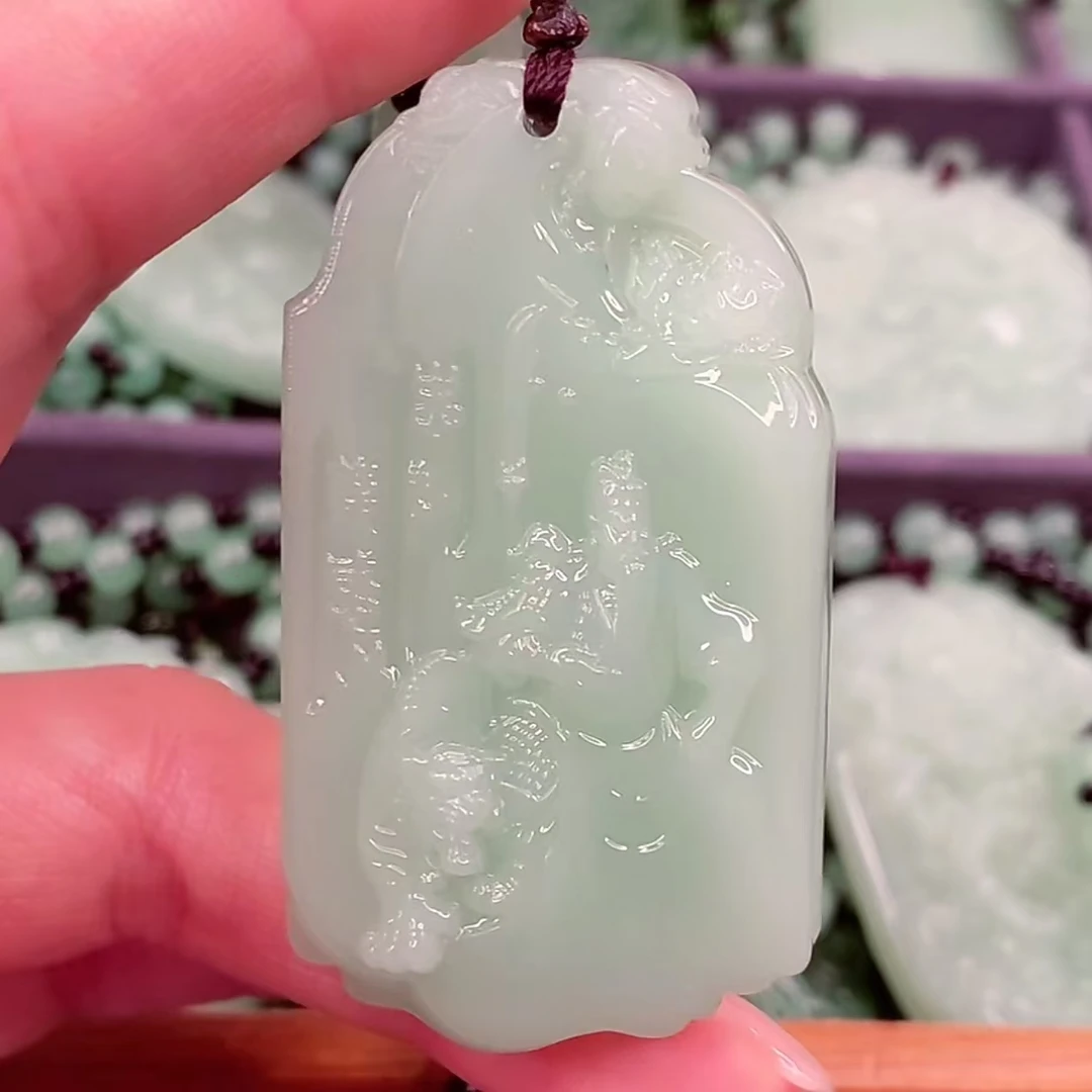 2.浅绿伏虎关公吊坠经典百搭男女同款