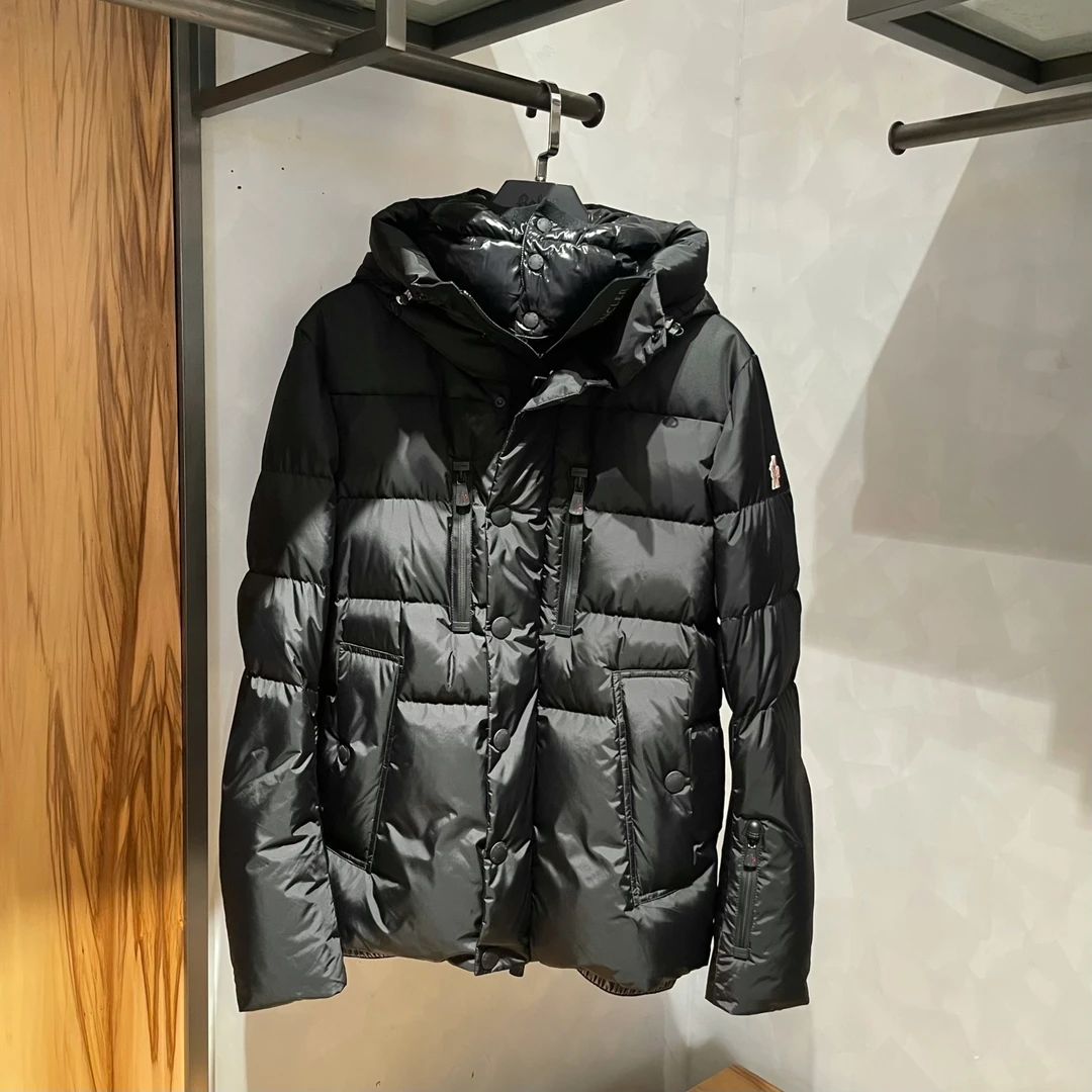 全新未使用 MONCLER 盟可睐蒙口 冬季宽松休闲连帽羽绒服黑色男士