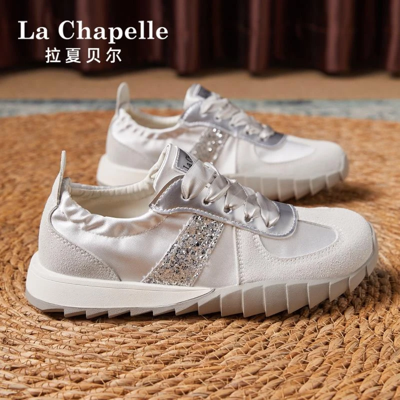 拉夏贝尔小白鞋女2025新款冬季薄款透气爆款百搭缎面运动休闲板鞋