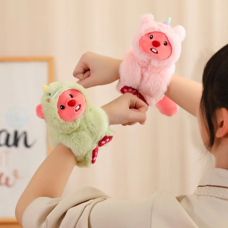 可爱露比手圈啪啪圈玩具小海狸毛绒公仔随身小号玩偶儿童套手臂上