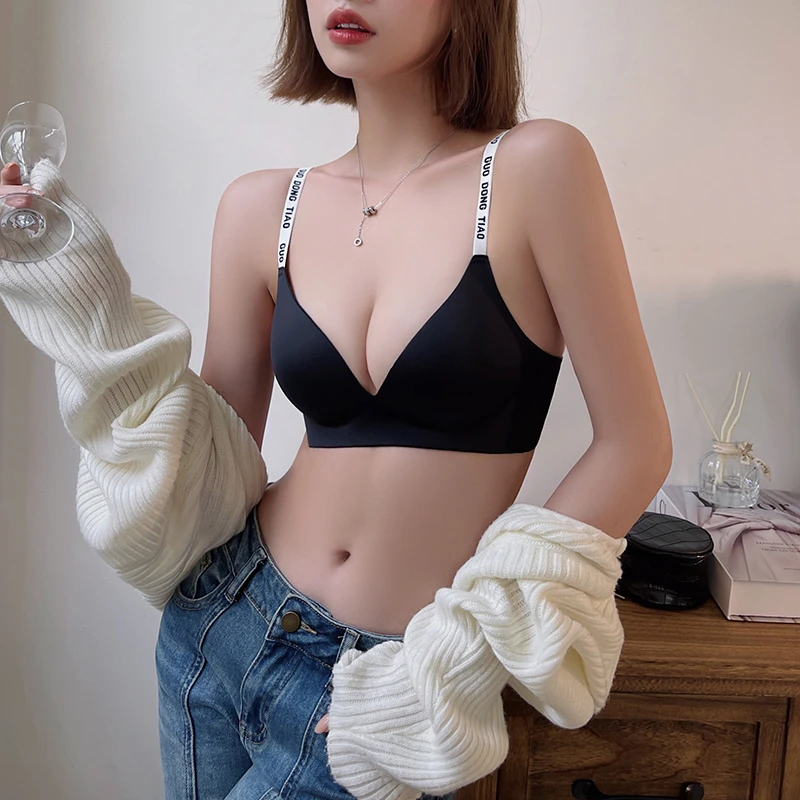 内衣夏天薄款女小胸聚拢无痕无钢圈文胸2023爆款时尚透气字母肩带