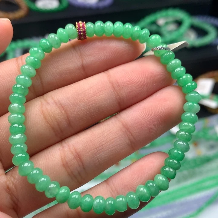 翡翠手镯未镶嵌卡