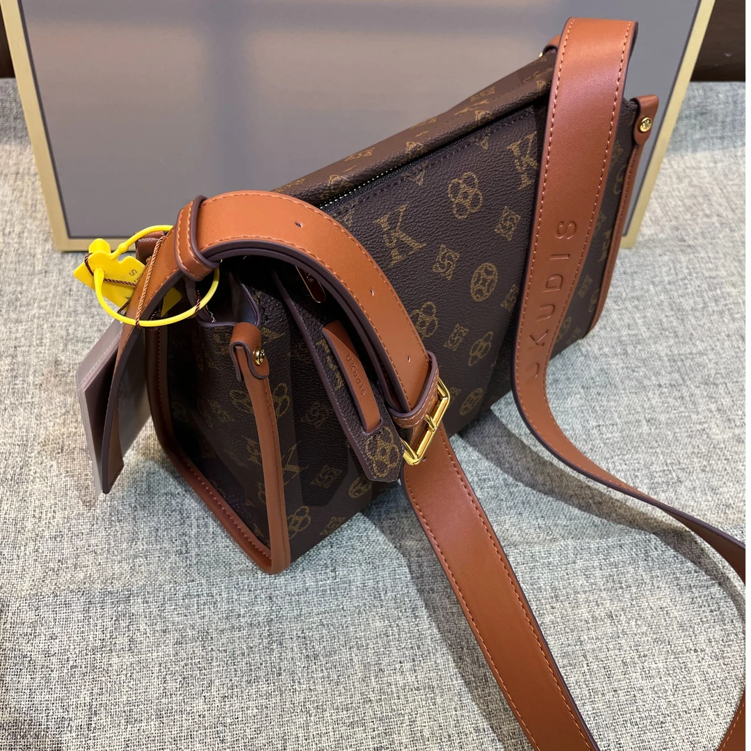 2024放糖包新款洋气大容量单肩斜挎时尚百搭轻奢小众通勤女包经典