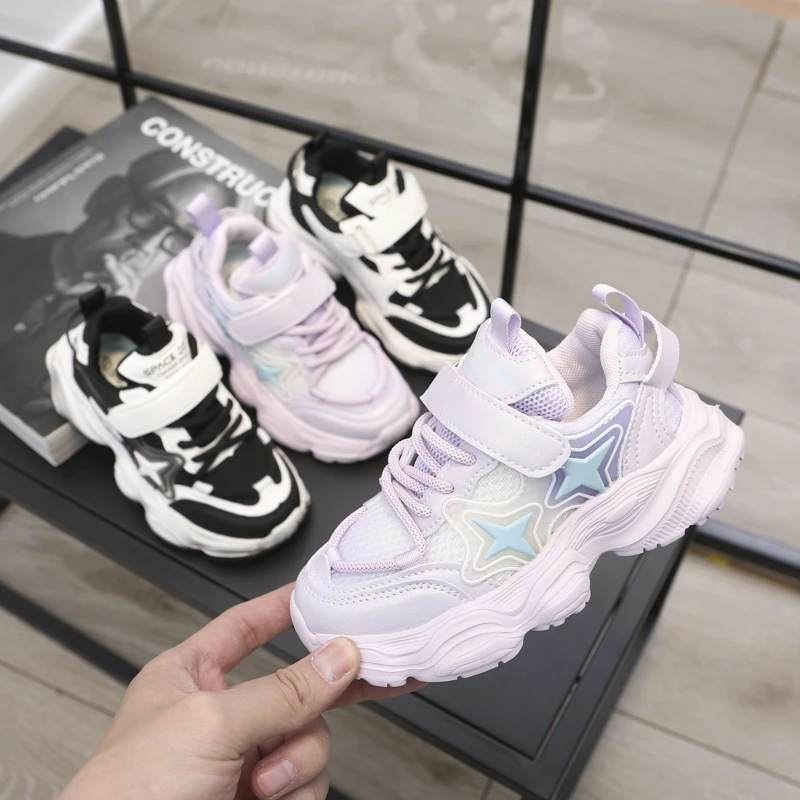 太空狗线下实体中大童运动老爹鞋