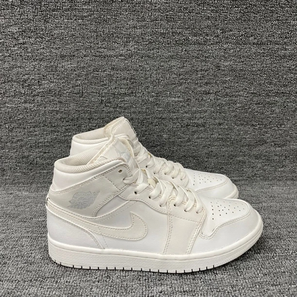 41码 aj1 纯白 换鞋垫 无原盒 二手篮球鞋 公价1399