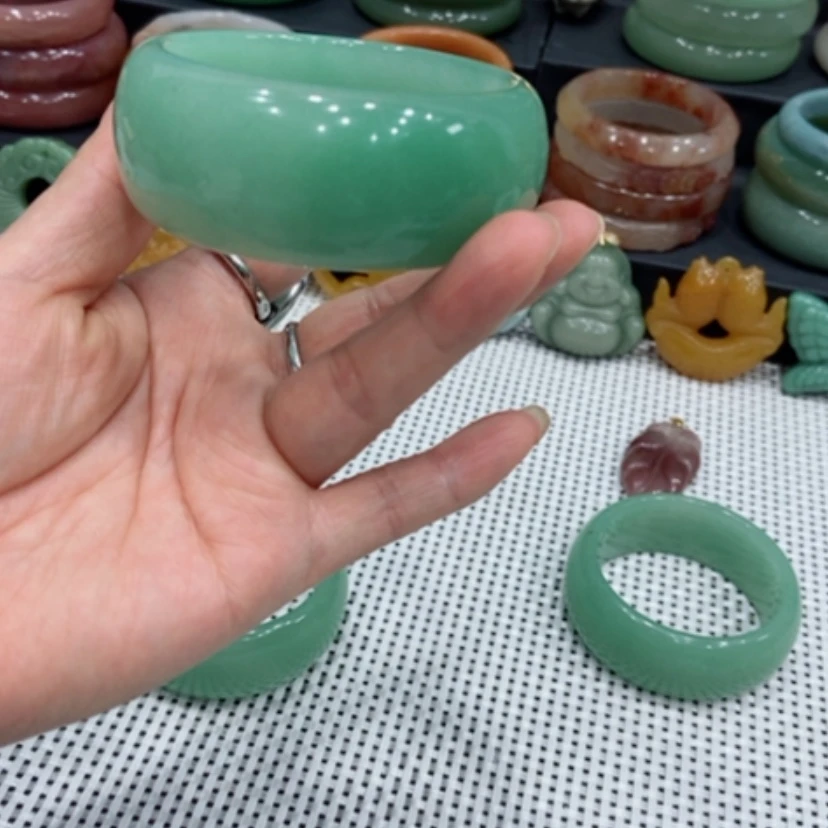 【闪购商品】石英质玉手镯未镶嵌